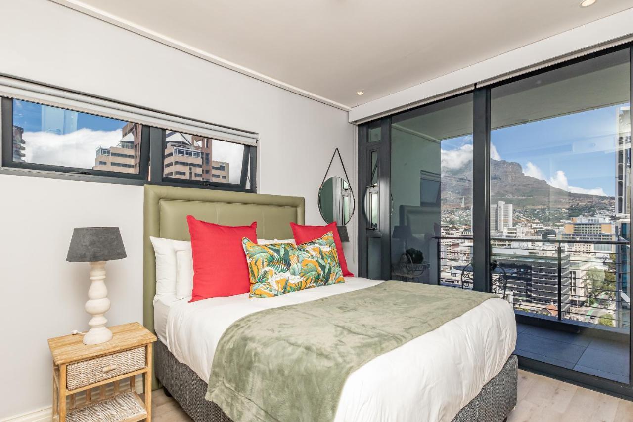 Beautiful Family Apartment With Amazing Views @ 16 On Bree Cape Town Dış mekan fotoğraf