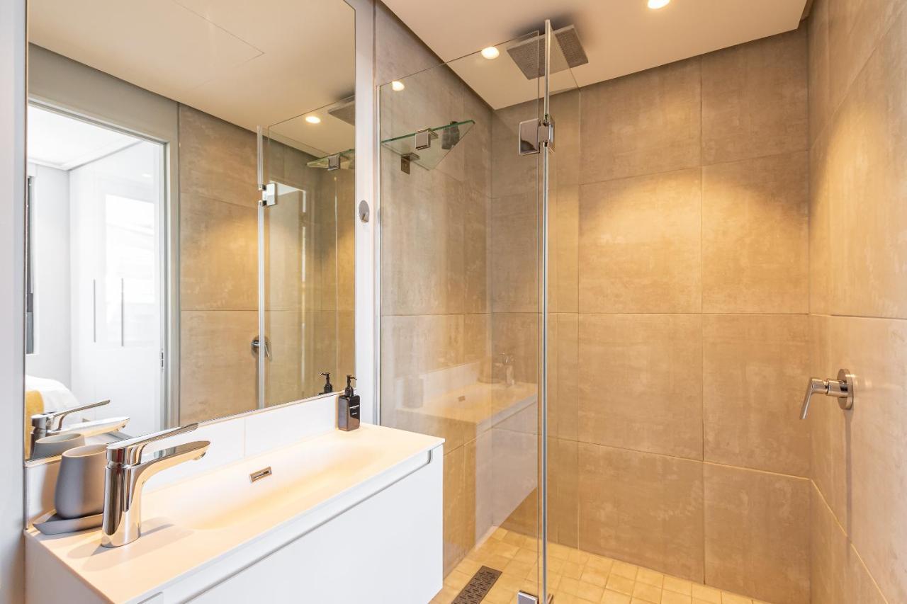 Beautiful Family Apartment With Amazing Views @ 16 On Bree Cape Town Dış mekan fotoğraf