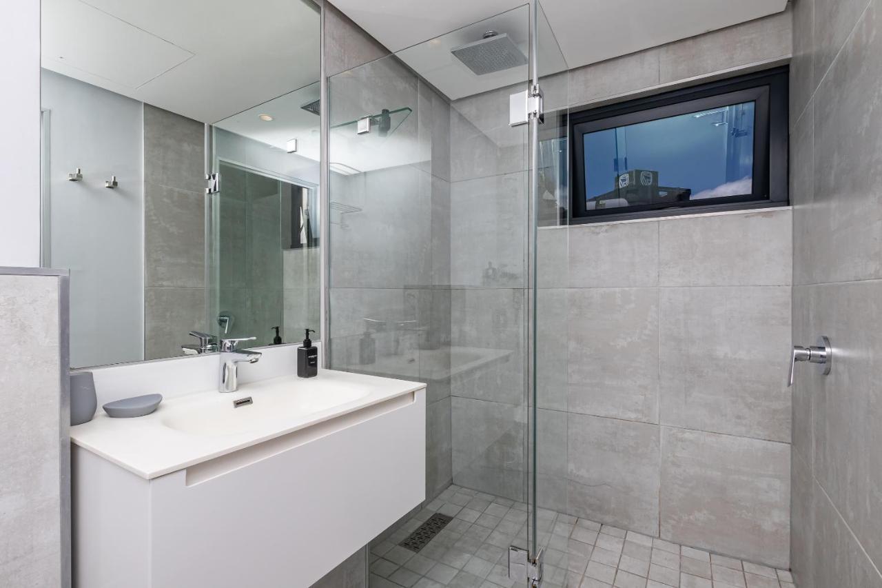 Beautiful Family Apartment With Amazing Views @ 16 On Bree Cape Town Dış mekan fotoğraf